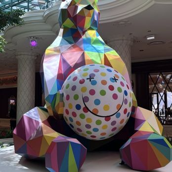 Smiling King Bear - Smiling King Bear - Public Art Near Me - Las Vegas, Nevada Smiling King Bear - Smiling King Bear - Public Art Near Me - Las Vegas, Nevada