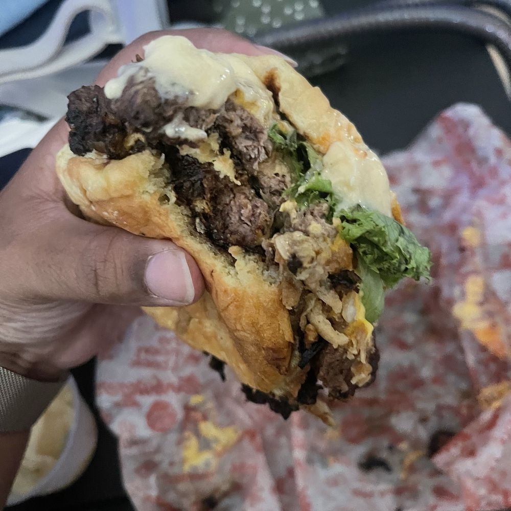 DOUBLE MB Classic Cheeseburger massive DOUBLE MB Classic Cheeseburger massive