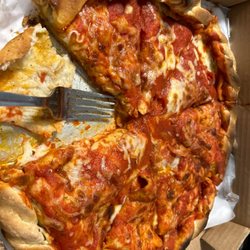 Hogback Pizza - Pepperoni Chicago style pizza