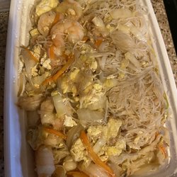 Moon Star Restaurant - Shrimp Mei Fun. NOT with brown sauce, like other places usually do!! So light and yummy!