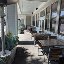 Cafe Vivi - Outdoor seating