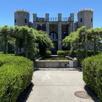 The Kentucky Castle - Kentucky Castle entrance - Hotels Near Me - Versailles, Kentucky The Kentucky Castle - Kentucky Castle entrance - Hotels Near Me - Versailles, Kentucky