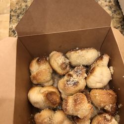 Slice Pizzeria and Bar - Garlic knots