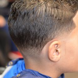 HairVice Barbershop - Taper fade for the little one!