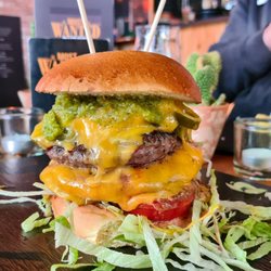 Most Wanted Burger - Chili Cheeseburger