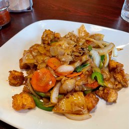 Drunken noodles with tofu. Drunken noodles with tofu.