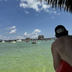 Tailfins Luxury Pontoons - Crab island