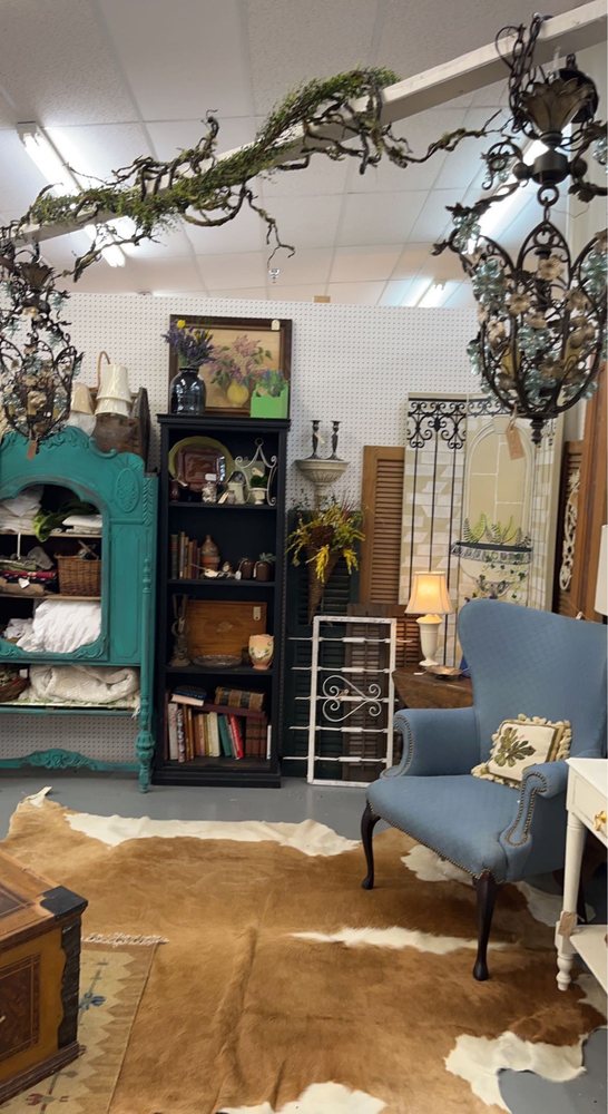 ANTIQUE MALL OF THE SOUTH Updated October 2024 367 Hwy 51