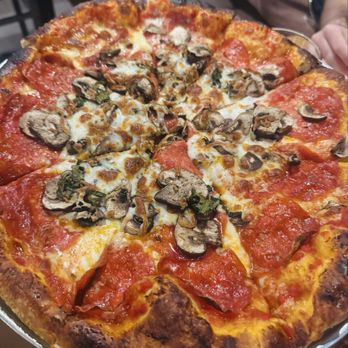 Lake Tahoe AleWorX Stateline - Custom pepperoni with mushrooms - Pizza Near Me - Stateline, Nevada