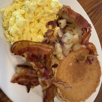 Breadsticks Cafe & Grill - Breakfast Sampler (Eggs, Bacon, Potatoes, Pancake) - American Near Me - Atlantic City, New Jersey