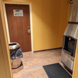 Fairfield by Marriott Inn & Suites Coralville - Roof access