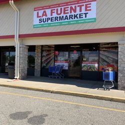 La Fuente Supermarket - The entrance