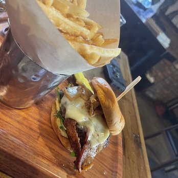 Finney's Crafthouse - Burbank - New American Near Me - Burbank, California