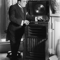 Maison Robert - Phonograph Repair & Restoration @ Maison Robert Minneapolis.

*Free pickup and delivery in MSP Metro.
