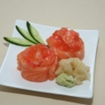 Nera Sushi - gunkamaki salmone special - Japanese Near Me - Milan, Michigan