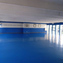 Centro Krav Maga e Artes Marciais - Amplo tatame para o treino