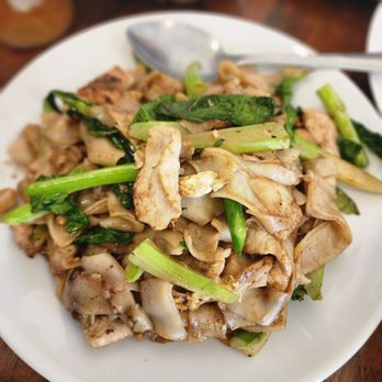 Mama Mu's Bistro - Pad See-Ew - Thai Near Me - San Francisco, California Mama Mu's Bistro - Pad See-Ew - Thai Near Me - San Francisco, California
