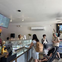 Roselani Scoop Shop - Such a cute store! Amazing Hawaiian flowers on display.