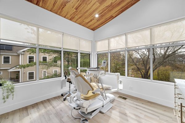 Lit Dental Esthetics & Implant Center