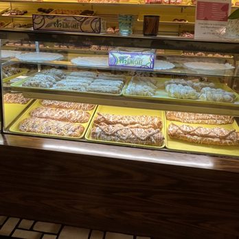 Reuter's Bakery - Strudel - Bakeries Near Me - Chicago, Illinois