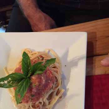 Ravyn & Robyn - Wine Bars Near Me - Hawley, Pennsylvania