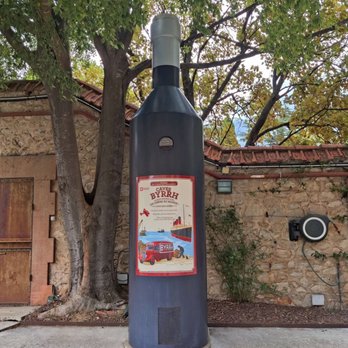Caves Byrrh - Courtyard - Wine Tours Near Me - Thuir, 66