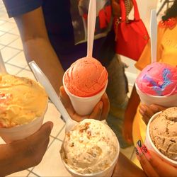La Michoacana - German chocolate, strawberry cheesecake,bubble gum, strawberry, and Ferrero Rocher ice cream flavors.