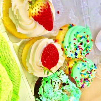Molly's Cupcakes - Strawberry Shortcake and Green Frosted Birthday Cake for St. Patrick's Day 2021 - Cupcakes Near Me - Chicago, Illinois Molly's Cupcakes - Strawberry Shortcake and Green Frosted Birthday Cake for St. Patrick's Day 2021 - Cupcakes Near Me - Chicago, Illinois