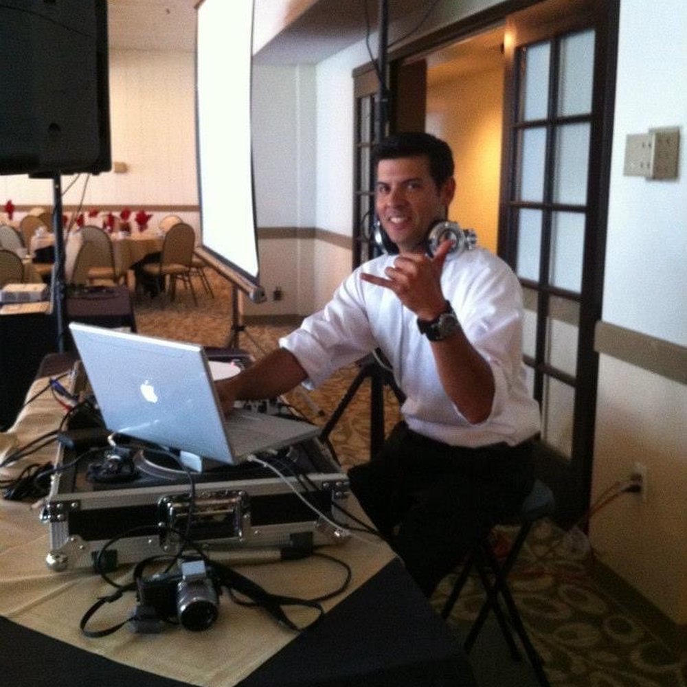 DJ Sal Meda - DJ Sal at a banquet - DJs Near Me DJ Sal Meda - DJ Sal at a banquet - DJs Near Me