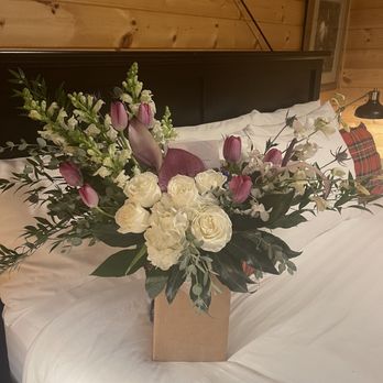 Loves Me Flowers - Florists Near Me - Cashmere, Washington