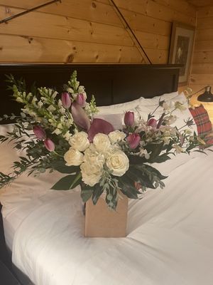 Loves Me Flowers by null