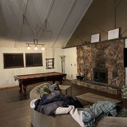 Grey Squirrel Resort & Vacation Rental Homes - Pool table and fireplace