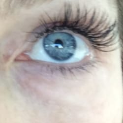 Pink the Salon - Extreme lash extensions by Tammy