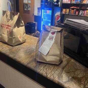 Sheraton Springfield Monarch Place Hotel - Chipotle door dash and someone else's door dash - Hotels Near Me - Springfield, Massachusetts Sheraton Springfield Monarch Place Hotel - Chipotle door dash and someone else's door dash - Hotels Near Me - Springfield, Massachusetts