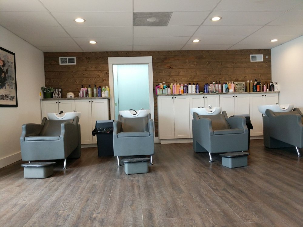 GUYS & DOLLS BEAUTY SALON Updated June 2024 1004 Oregonia Rd