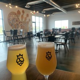 Mango kolsch 5/5 Hazy Ipa 4/5 Mango kolsch 5/5 Hazy Ipa 4/5