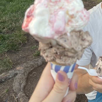 Applegate Farm Ice Cream - Strawberry cheesecake and peanut butter fudge brownie - Ice Cream & Frozen Yogurt Near Me - Montclair, New Jersey
