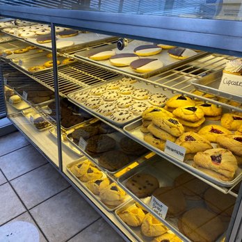 Bea's Bakery - Bakeries Near Me - Tarzana, California