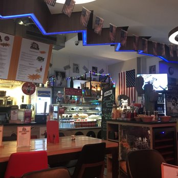 Burgers & Shakes - Inside - Burgers Near Me - Opfikon, ZH