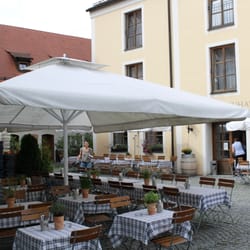 Schattenhofer - Biergarten im Innenhof