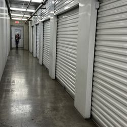 SoCal Self Storage - Very clean, well lit halls