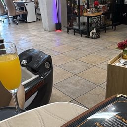 Complementary bar with choices like mimosas, tea also coffee.