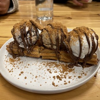 Drip - Dessert Lounge - Desserts Near Me - Chicago, Illinois