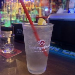 Engels Pub - Peach with club soda