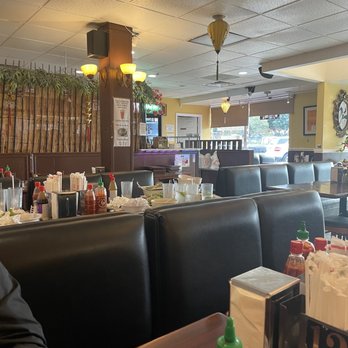 Pho Daily - Tables filled with dirty dishes - Vietnamese Near Me - Gardena, California