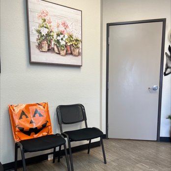 Sagebrush Medical Center - Nice waiting area. - Internal Medicine Near Me - Henderson, Nevada Sagebrush Medical Center - Nice waiting area. - Internal Medicine Near Me - Henderson, Nevada