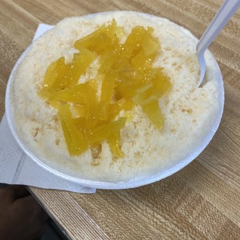 Ice Garden - Fresh pineapple with ice cream - Desserts Near Me - Aiea, Hawaii