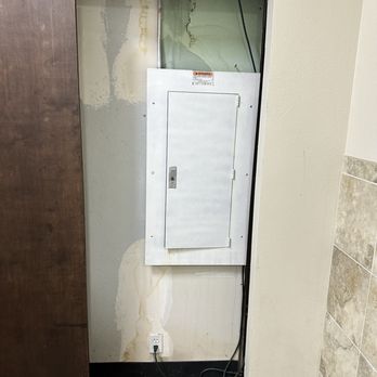 Physiq Fitness - Locker Room - Trainers Near Me - Salem, Oregon Physiq Fitness - Locker Room - Trainers Near Me - Salem, Oregon