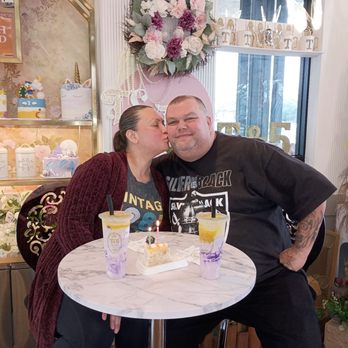 T&5 Cafe Bakery - Birthday kiss - Bakeries Near Me - Folsom, California