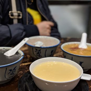 佳佳甜品 - Steamed egg up front, red bean on the right, taro in back, black sesame on left. - Desserts Near Me - Hong Kong, HK